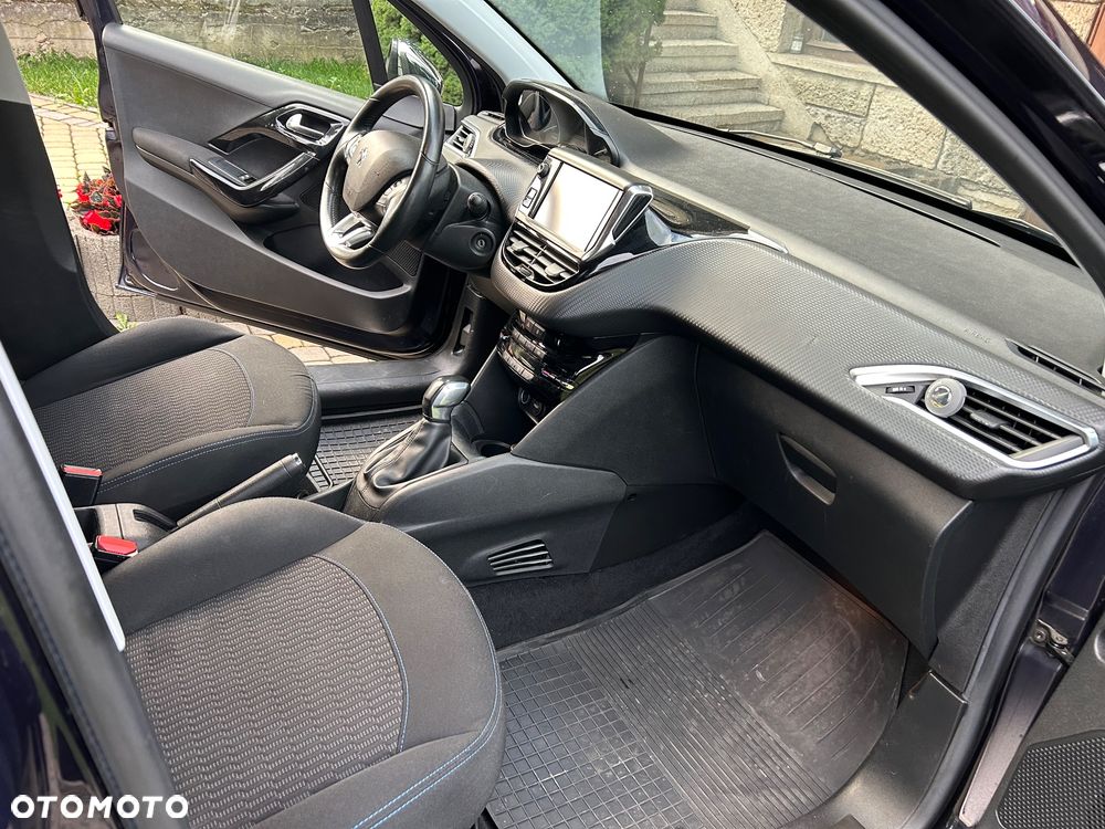 Peugeot 208 - 10