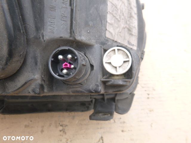 LAMPA PRAWY PRZÓD PRAWA PRZEDNIA AUDI A4 B5 94-99 VALEO - 6