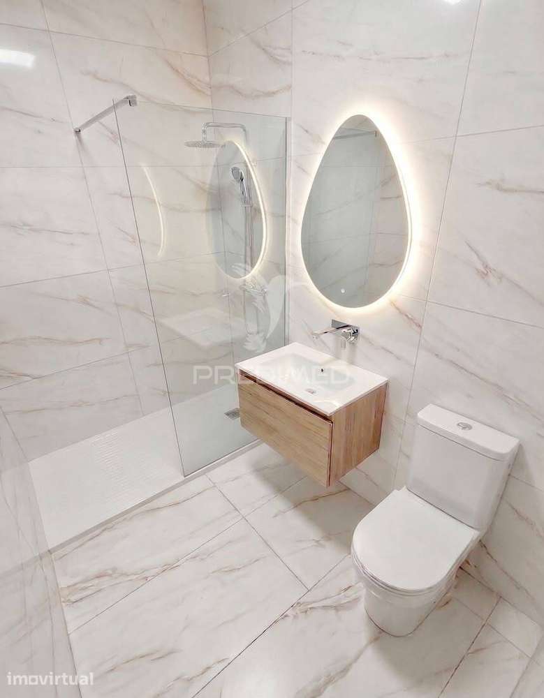 Apartamento T2 em Fase de Renovação no Centro do Funchal - Ilha da... - Grande imagem: 2/12