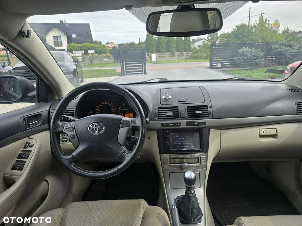 Toyota Avensis - 10