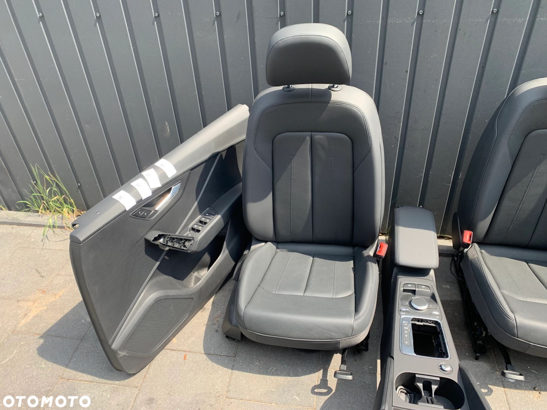 FOTELE TAPICERKA ELEMENTY WNĘTRZA AUDI Q2 81A SKÓRA MANUAL JAK NOWE - 3