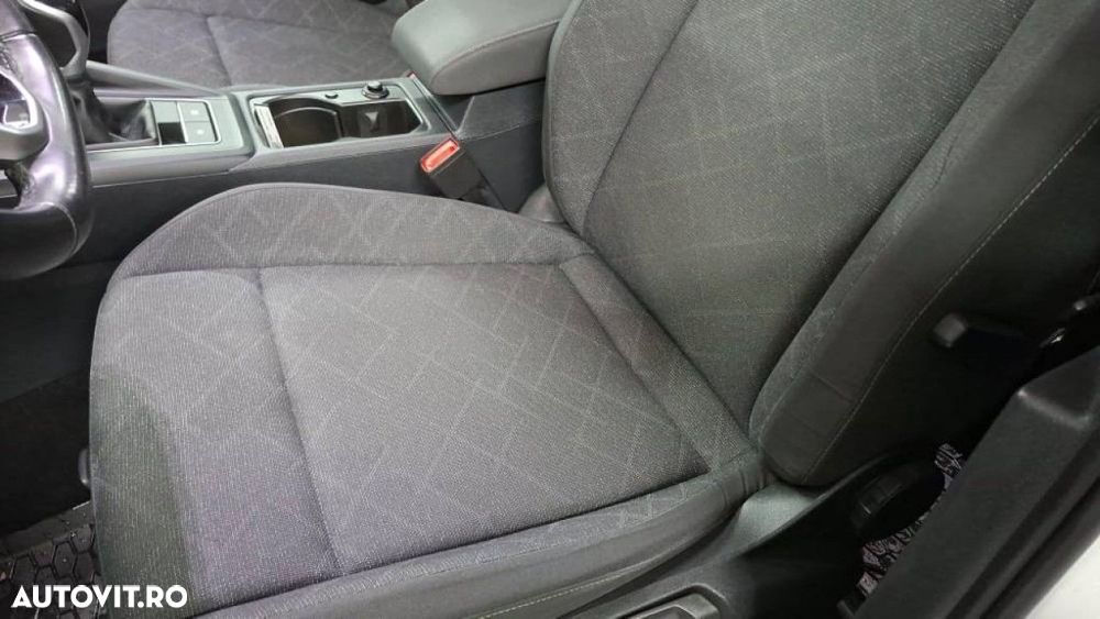 Volkswagen Golf - 11