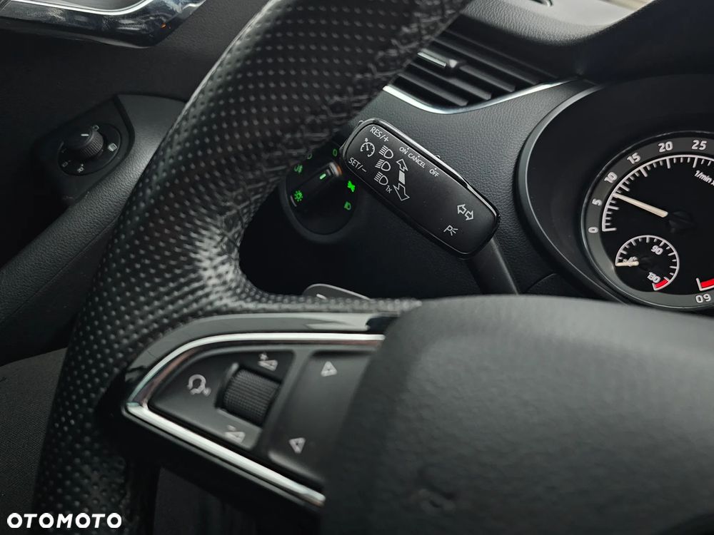 Skoda Octavia 1.6 TDI DSG Ambition - 32