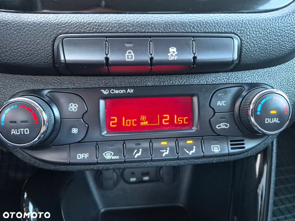 Kia Ceed - 12