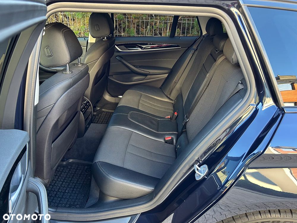 BMW Seria 5 520d Sport Line - 11