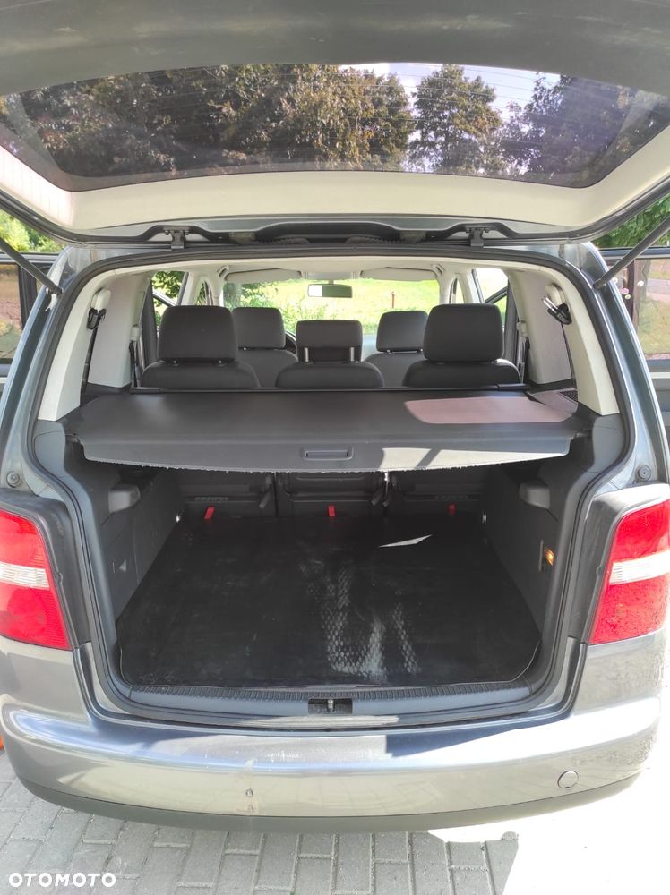 Volkswagen Touran - 8