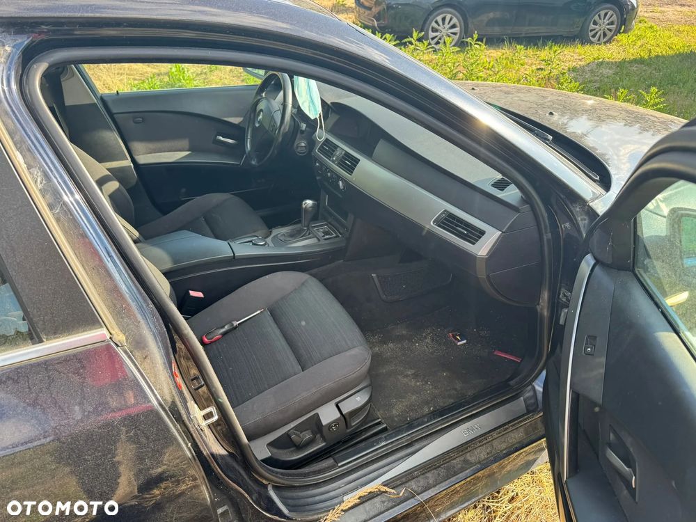 BMW Seria 5 525d Touring - 10