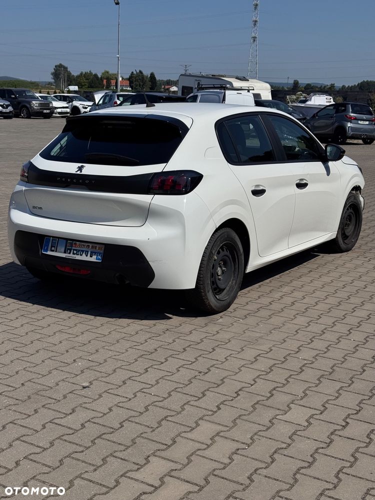 Peugeot 208 - 8