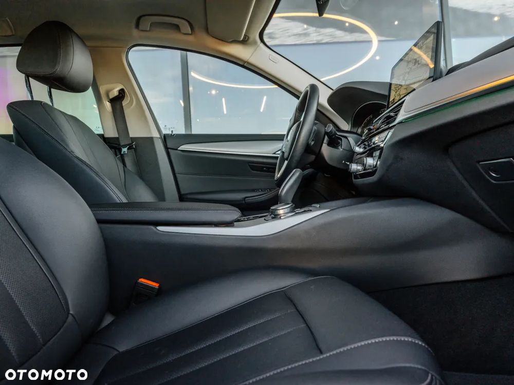 BMW Seria 5 530d xDrive - 9