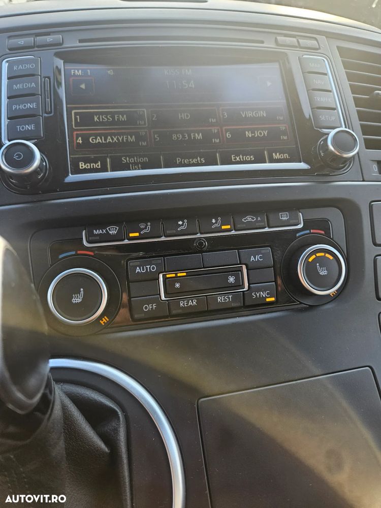 Volkswagen Multivan - 13