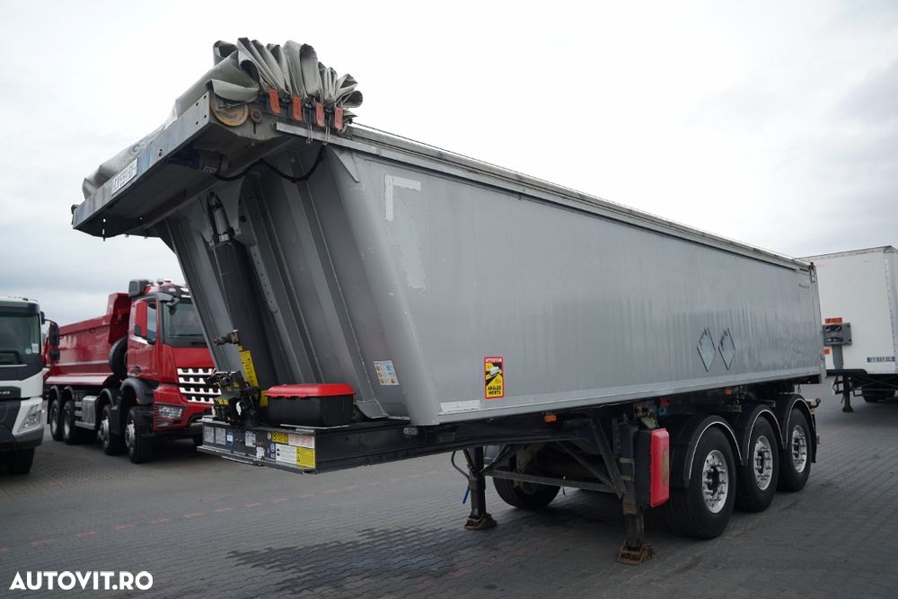 Stas / BASCULATOR - 28 m3 / ALUMINIU / AXĂ RIDICATĂ / CORTINĂ ELECTRICĂ / GREUTATE: 5.260 KG / - 2