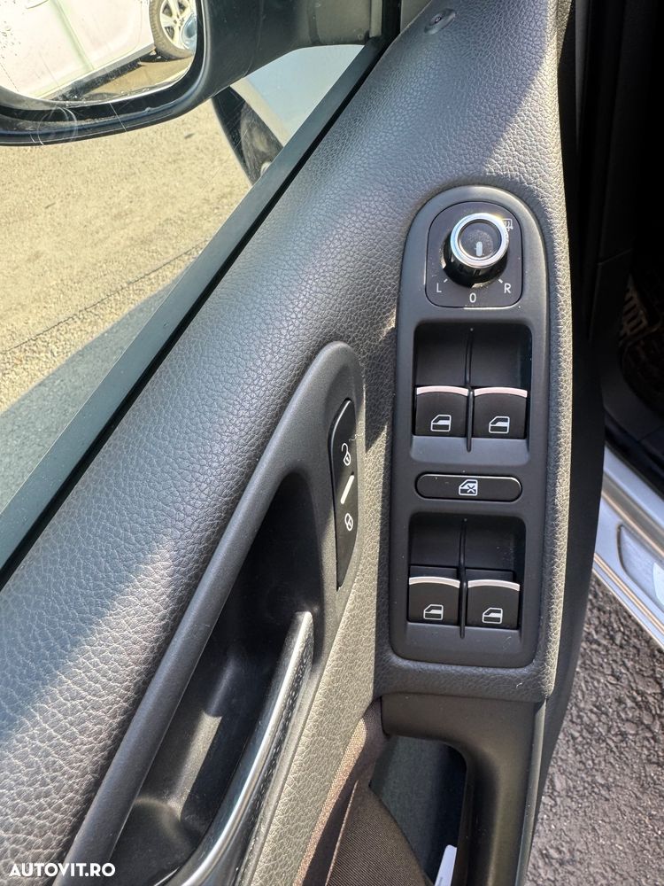 Volkswagen Golf 1.6 TDI DPF Style - 11