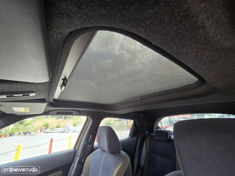 Nissan Juke 1.6 DIG-T Tekna Premium Ext.1 Yellow S. — fotografia 31
