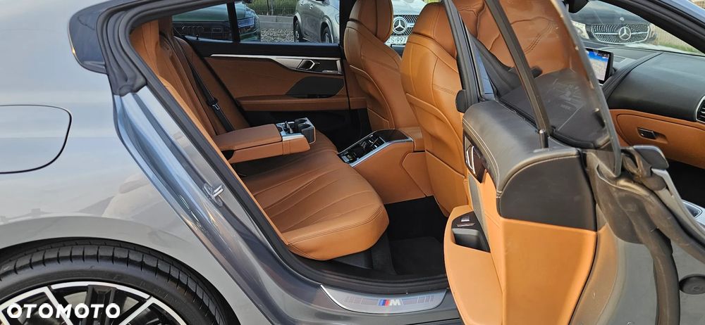 BMW Seria 8 840d xDrive mHEV - 14