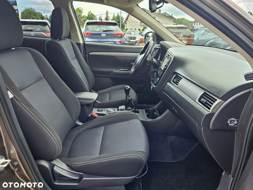 Mitsubishi Outlander 2.0 City Style 2WD - 22