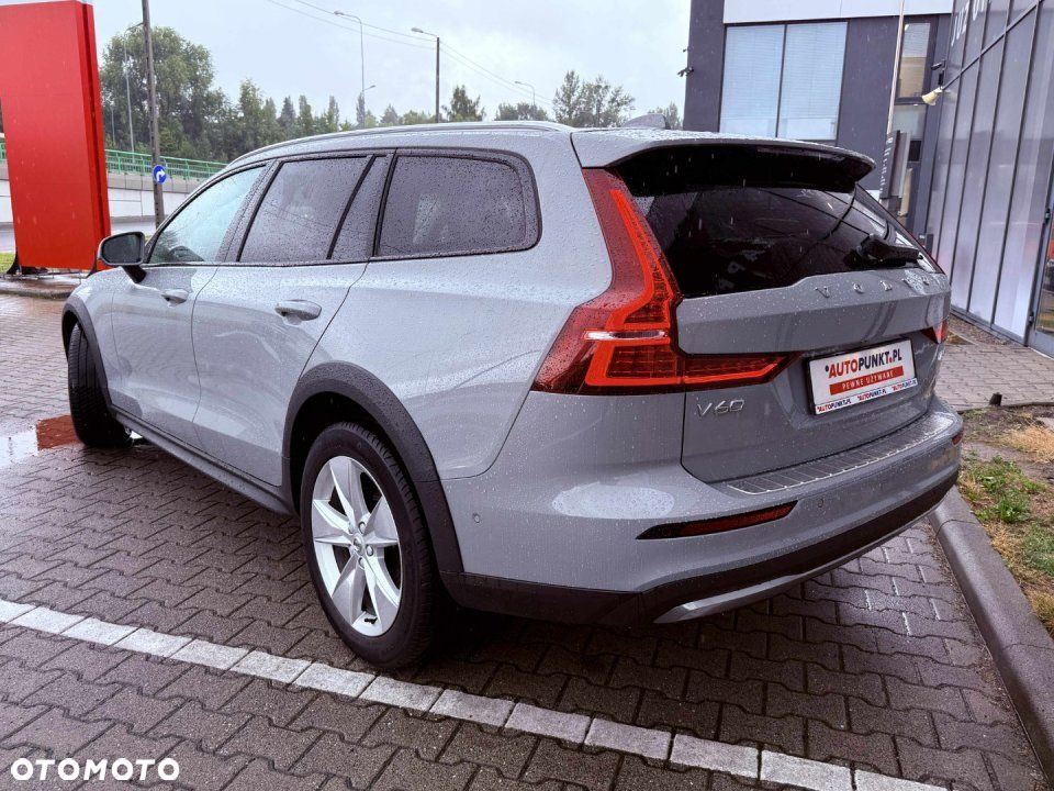 Volvo V60 Cross Country - 3