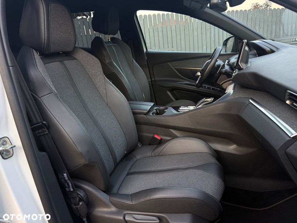 Peugeot 3008 225 e-EAT8 Allure - 11