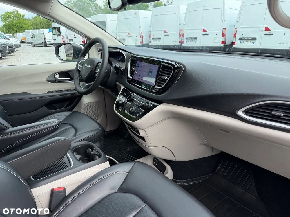 Chrysler Pacifica - 18
