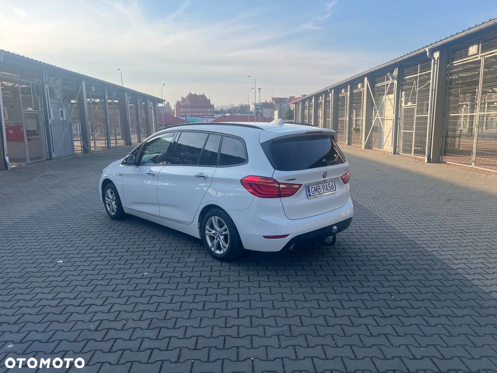 BMW Seria 2 218d xDrive - 8