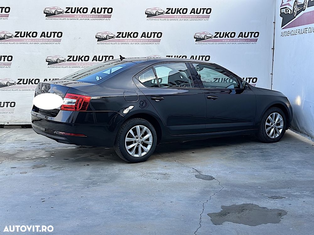 Skoda Octavia 1.6 TDI DSG Style - 6