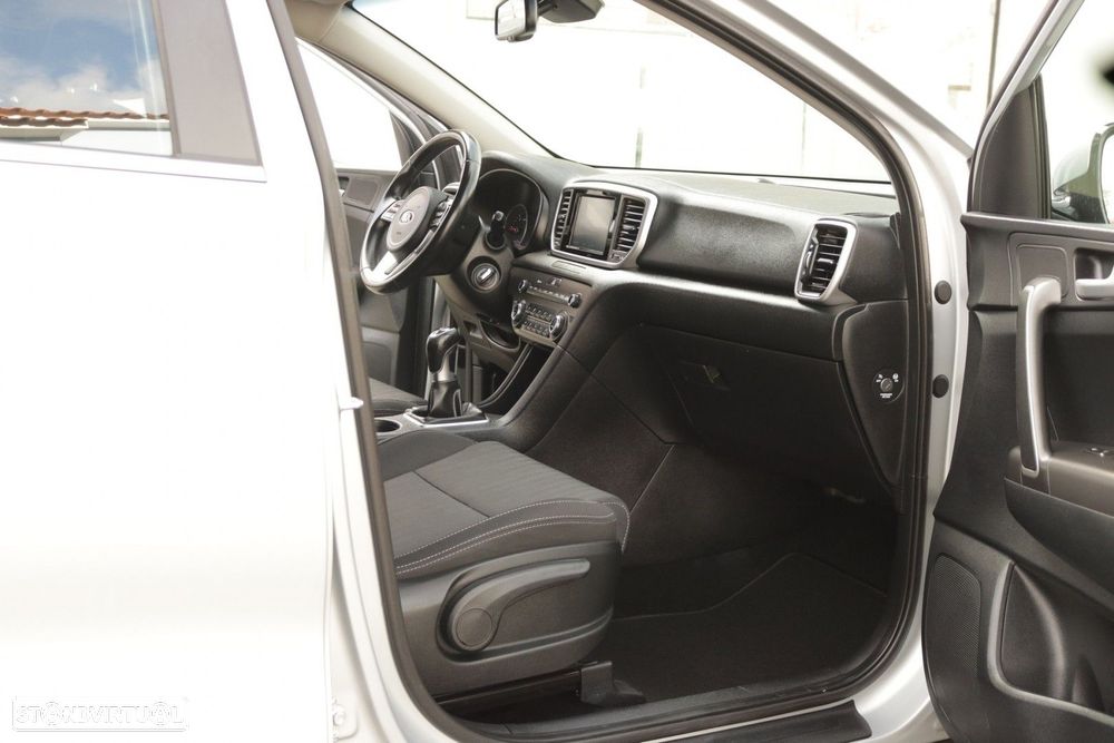Kia Sportage 1.6 CRDi ISG MHEV Urban - 19