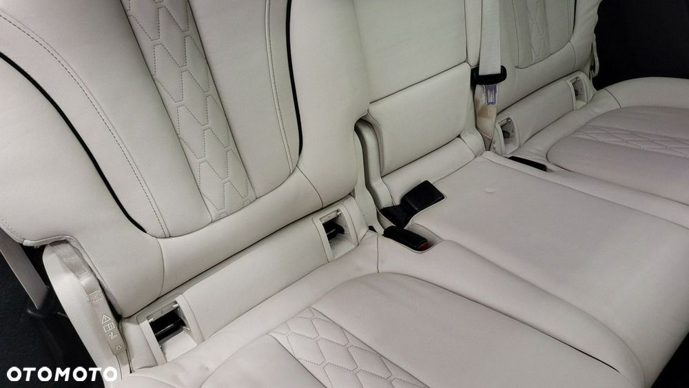 BMW X7 M50i sport - 25
