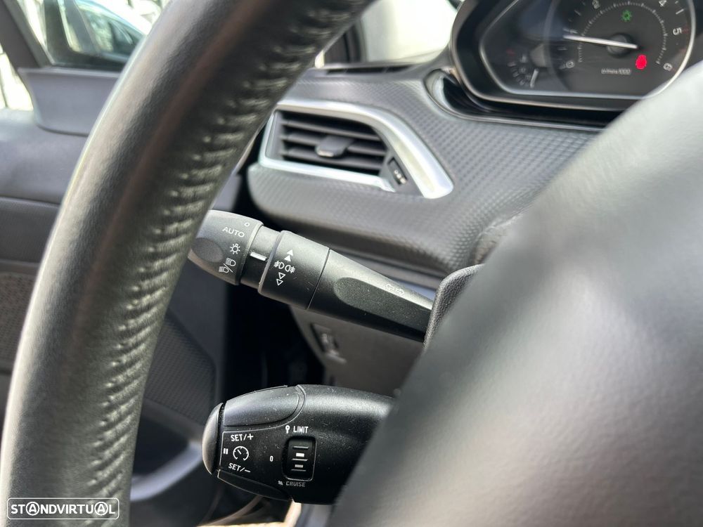 Peugeot 208 1.6 BlueHDi Style - 18