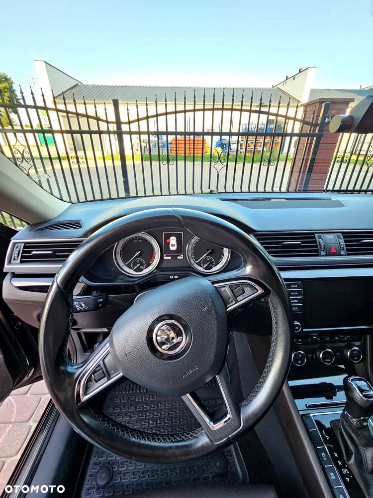Skoda Superb 2.0 TDI L&K DSG - 18