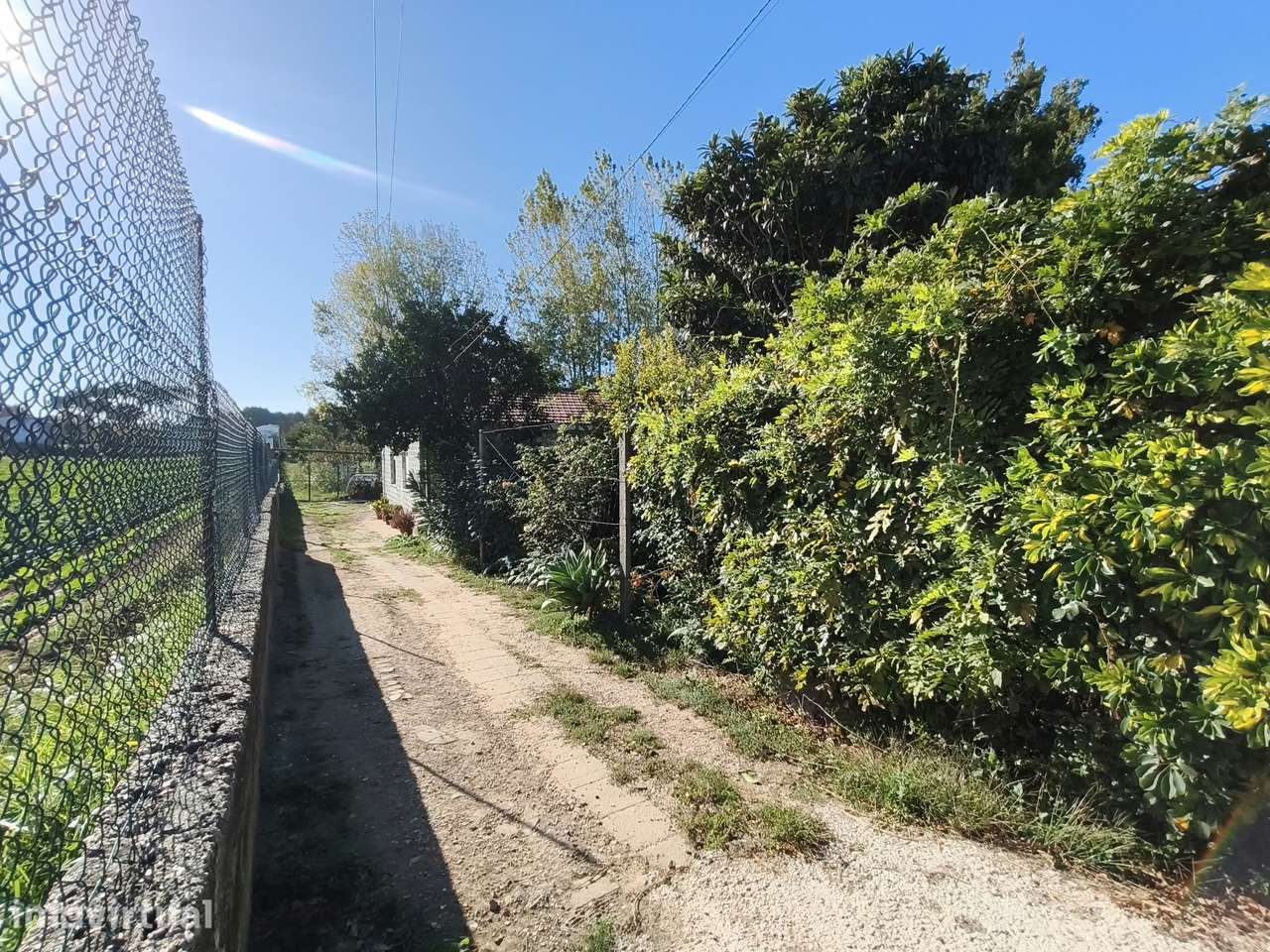 PROPRIEDADE COM 2 MORADIAS EM TERRENO URBANO DE 1.398 m² | VALADARES - Grande imagem: 3/10