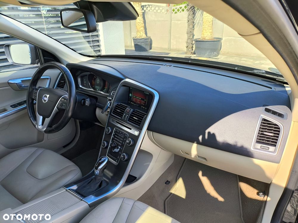 Volvo XC 60 D4 AWD Geartronic Summum - 17