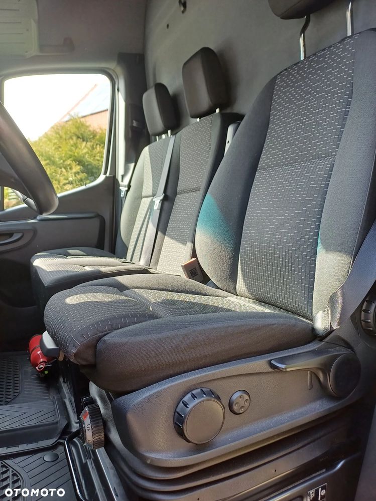 Mercedes-Benz Sprinter - 11