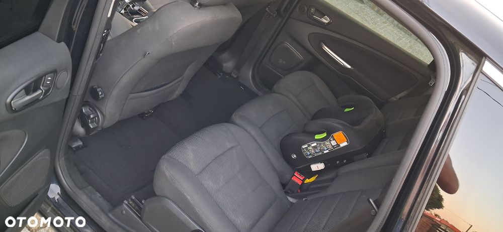 Ford S-Max - 10