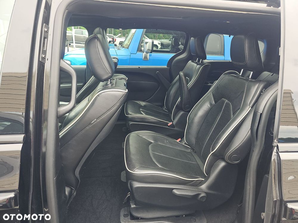 Chrysler Pacifica - 12
