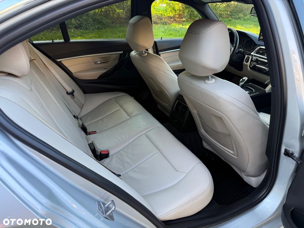 BMW Seria 3 330i - 20