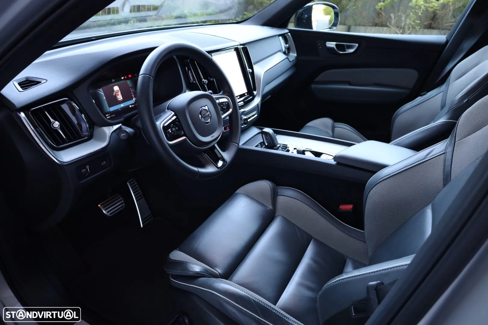 Volvo XC 60 2.0 B4 Plus Dark - 47