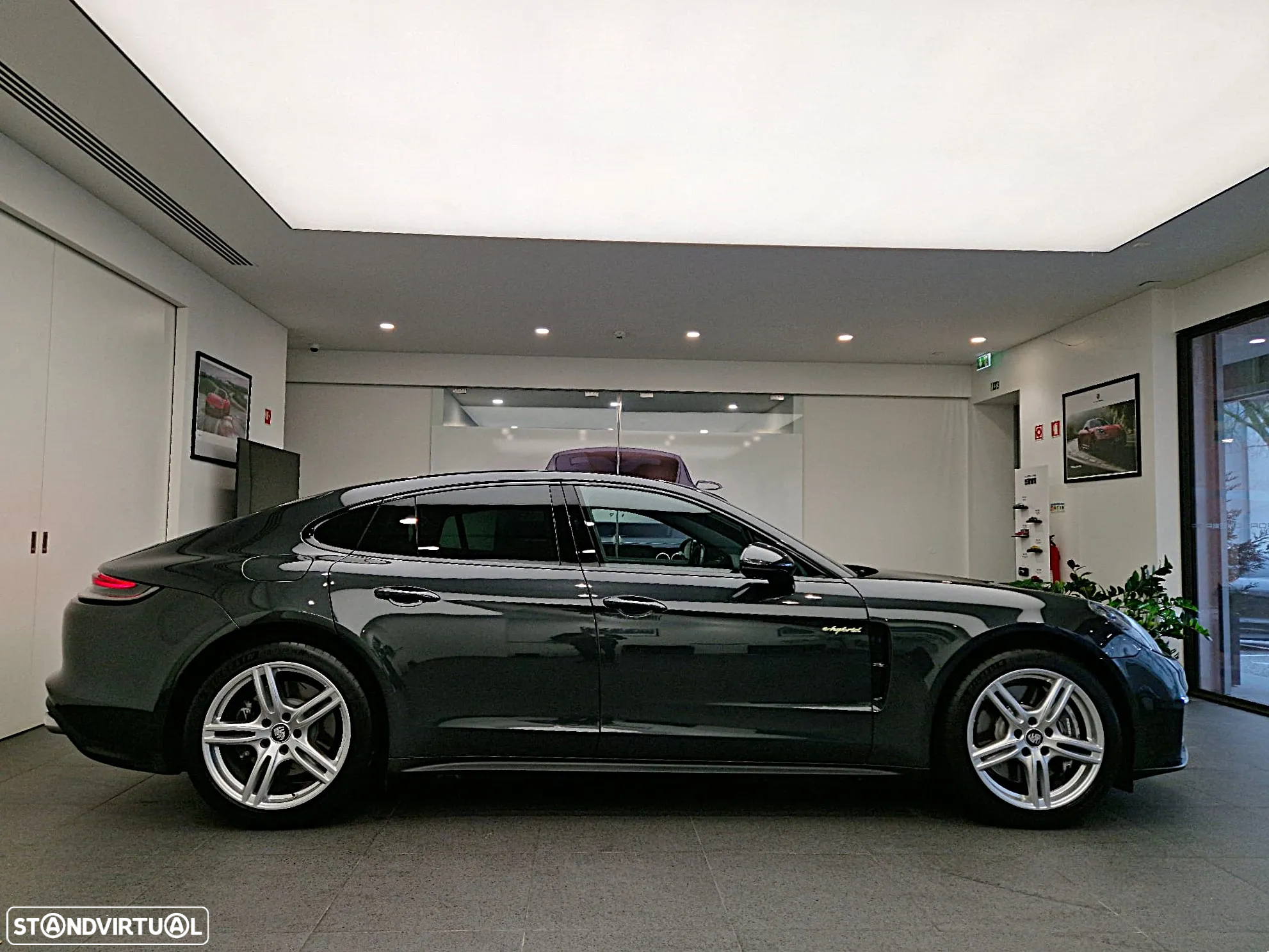 Porsche Panamera 4 E-Hybrid - 12