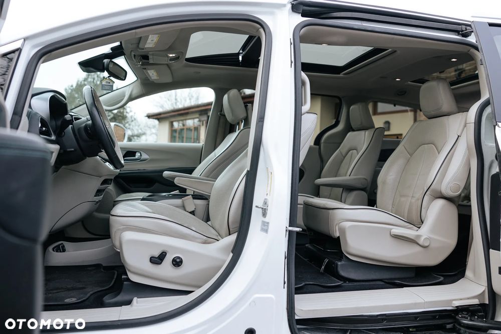 Chrysler Pacifica - 31