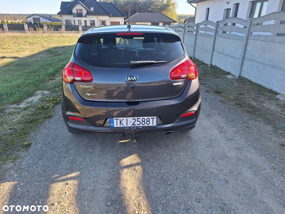 Kia Ceed - 11