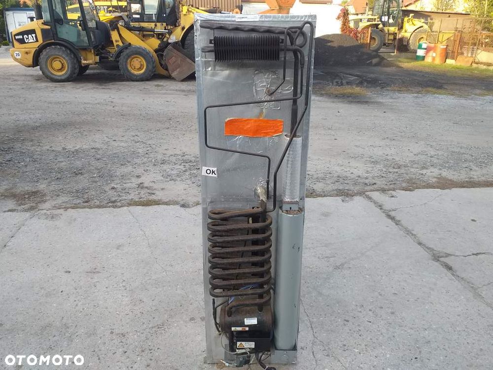 Duża Lodówka THETFORD 12V 230V Gaz Auto - 8