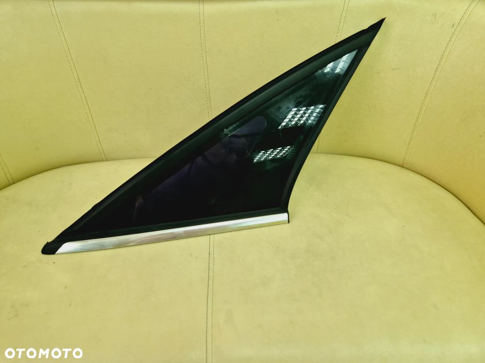 SZYBA BOCZNA KAROSERYJNA TRÓJKĄT TYŁ TYLNA PRAWA OPEL VECTRA C HB HATCHBACK 24445122 - 1