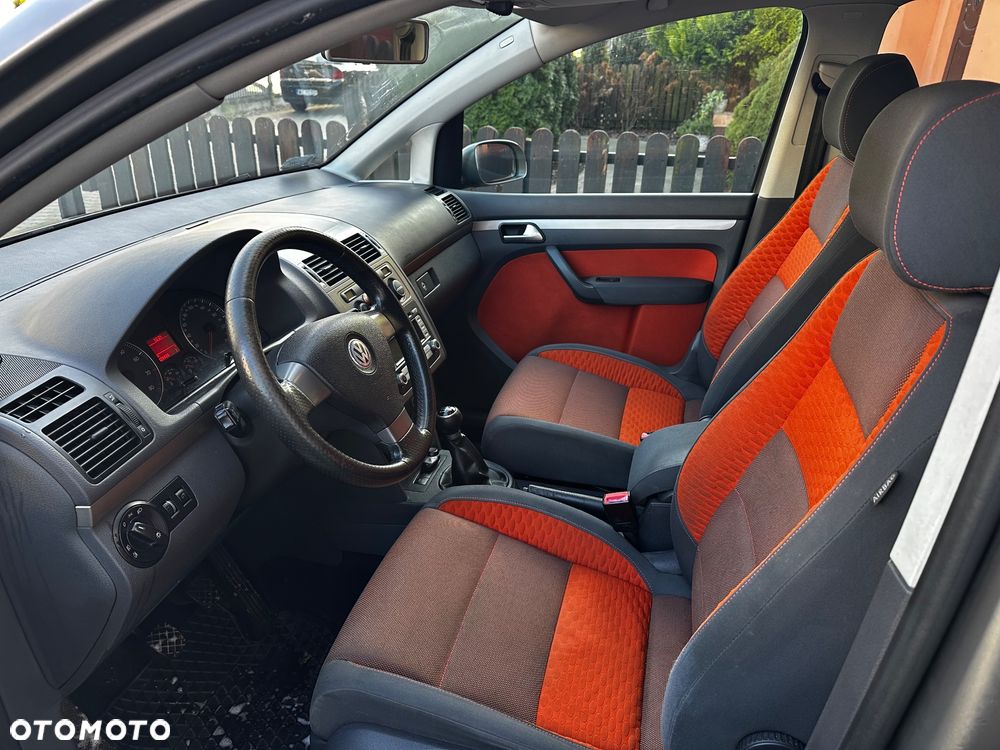 Volkswagen Touran 1.4 TSI Cross - 8