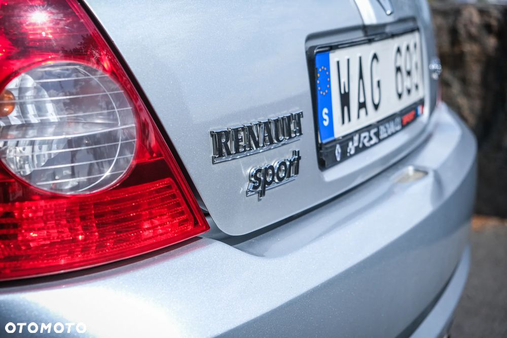 Renault Clio 2.0 16V Sport - 9