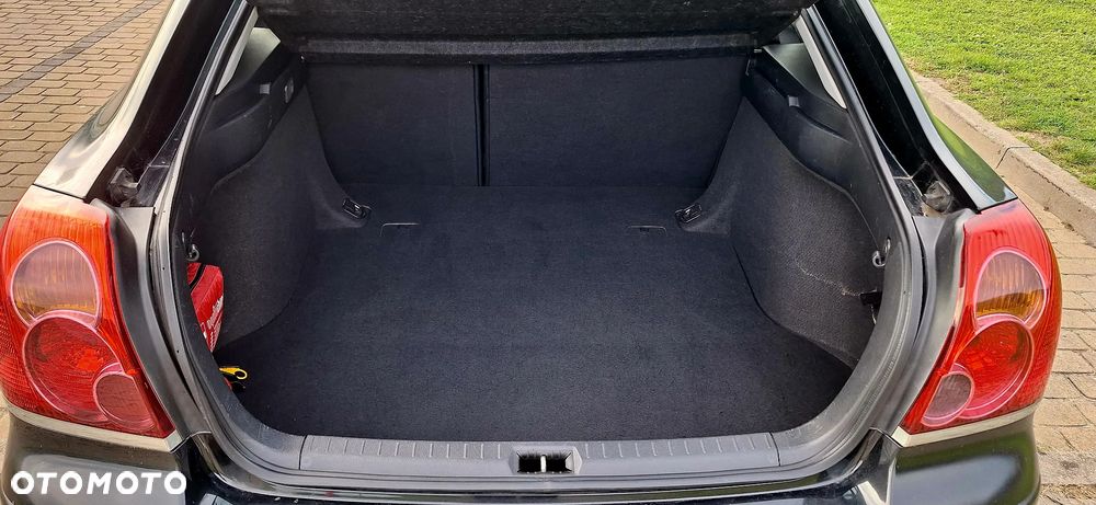 Toyota Avensis - 10