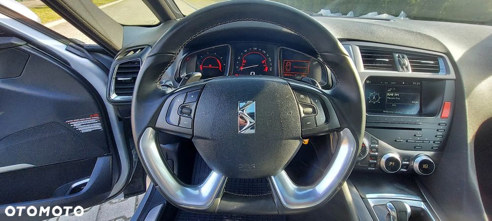 Citroën DS5 e-HDi 115 EGS6 Chic - 11