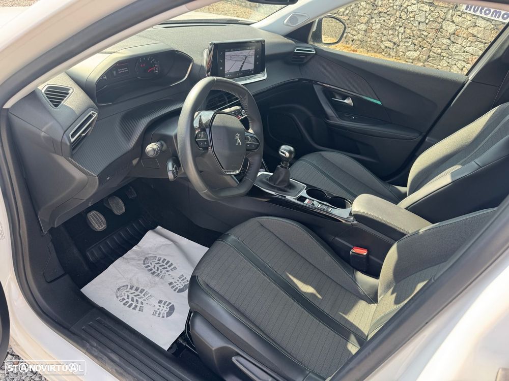 Peugeot 2008 1.2 PureTech Allure - 8
