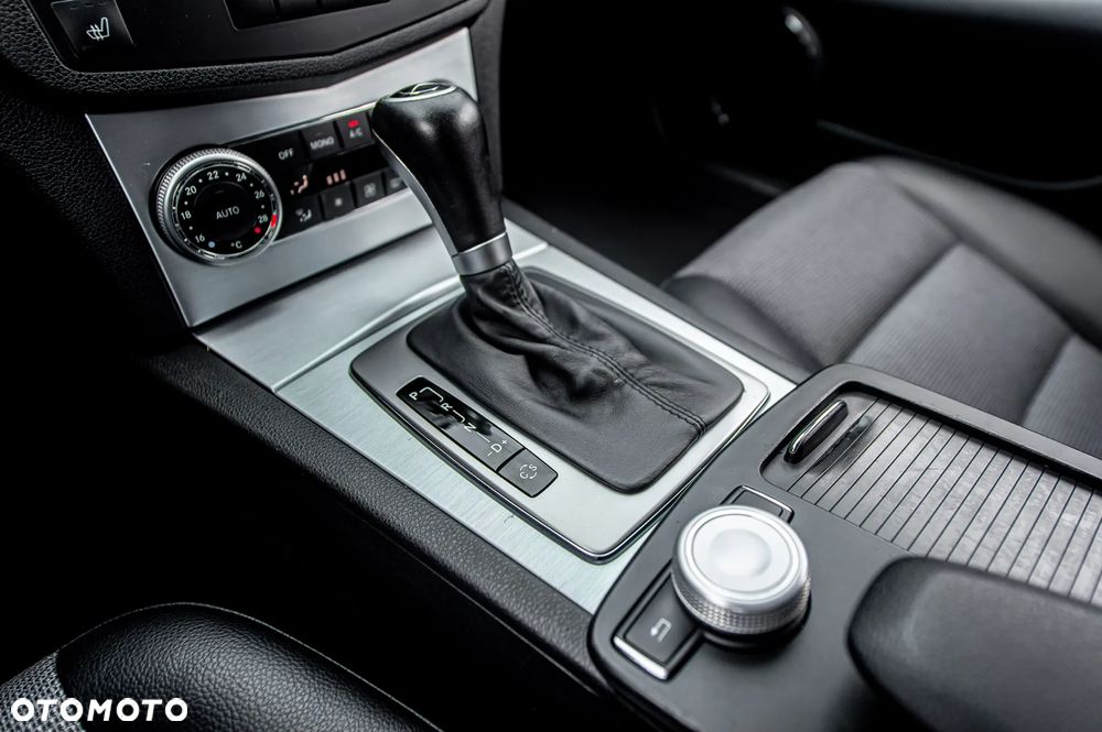 Mercedes-Benz Klasa C 200 7G-TRONIC Avantgarde Edition - 33