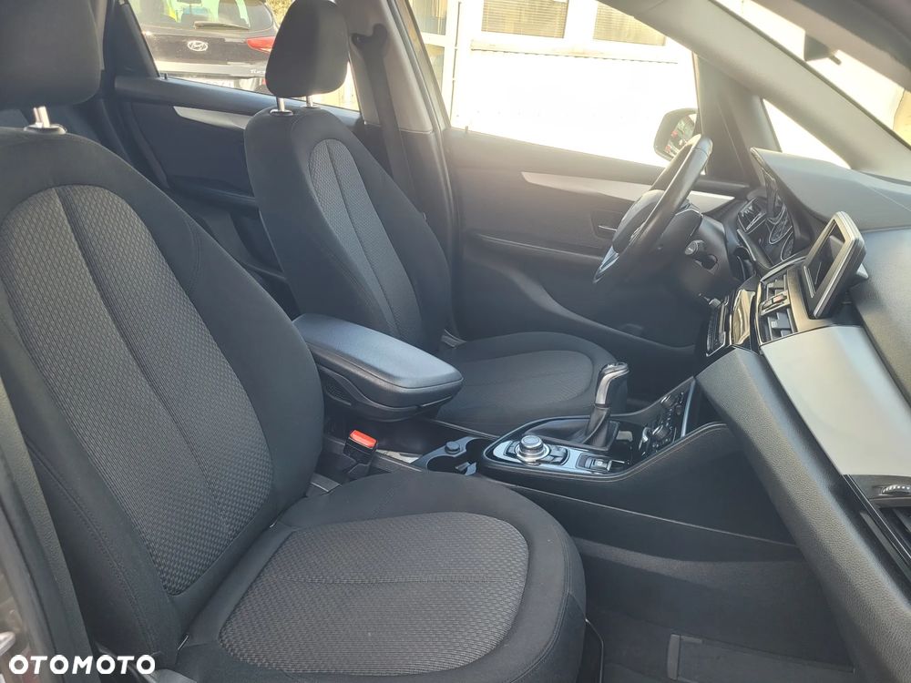 BMW Seria 2 218d - 17