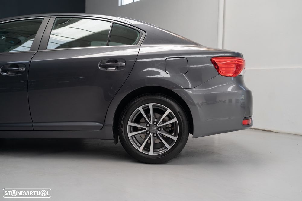 Toyota Avensis SD 2.0 D-4D Exclusive +Navi - 22
