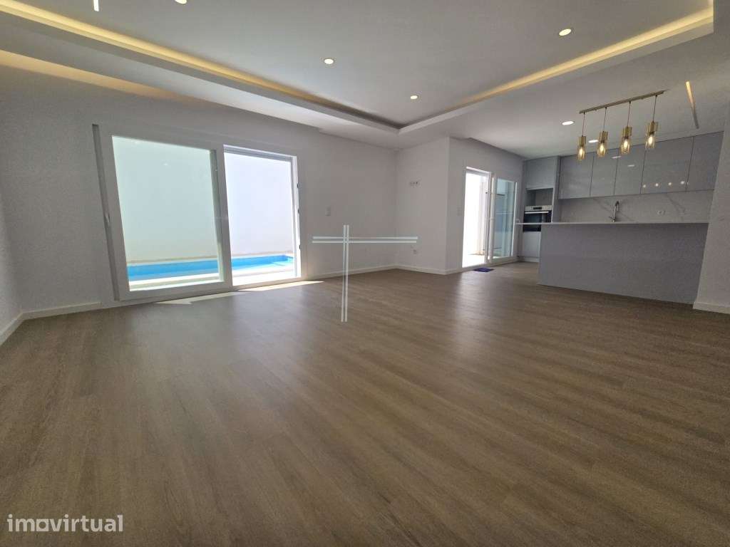Moradia isolada T4, arquitetura contemporânea com garagem e piscina... - Grande imagem: 4/32