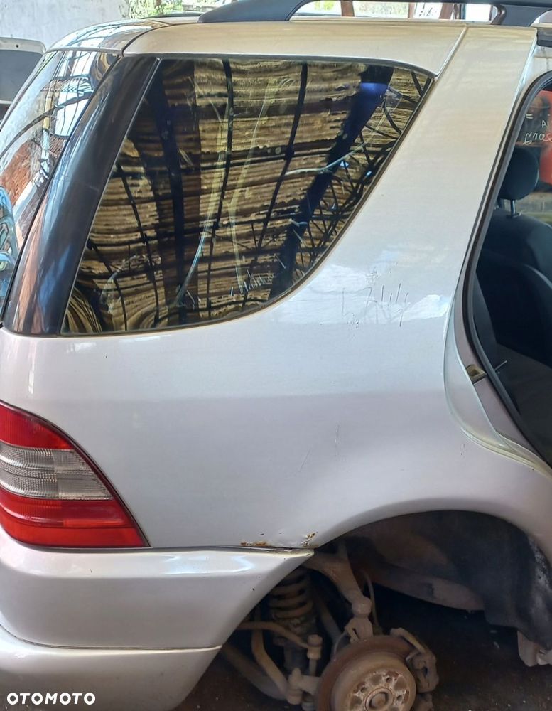 BŁOTNIK TYLNY PRAWY MERCEDES-BENZ ML I W163